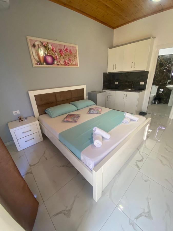 Vila Rafael Sarandë エクステリア 写真